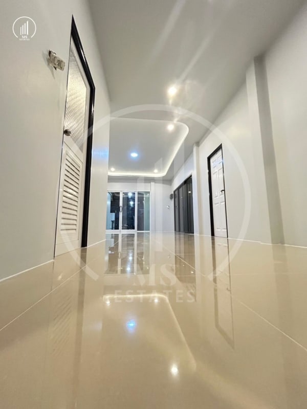 Main image of Sin Suk thani - HSTL2150