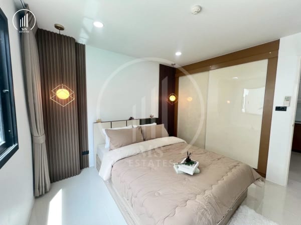Image of Ratchaporn Place - CRKT2759