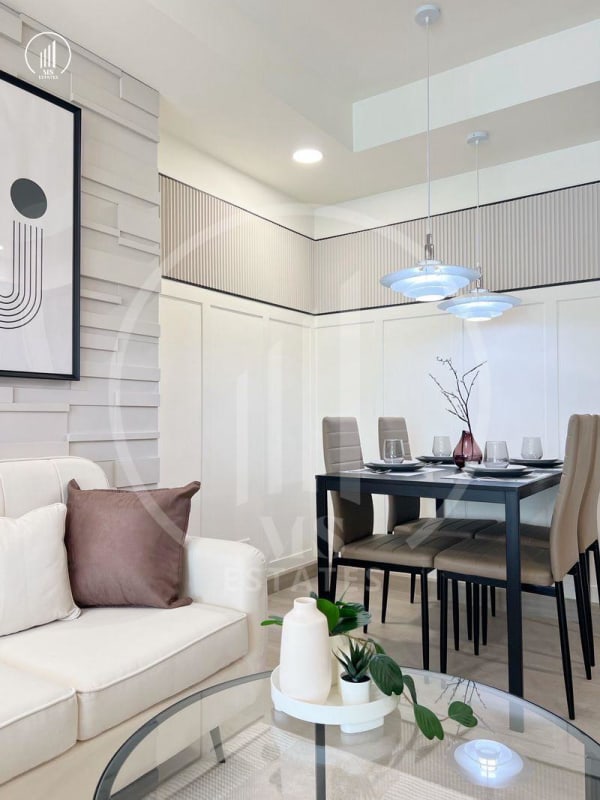 Main image of Royal Place Condominium - CSMP2868