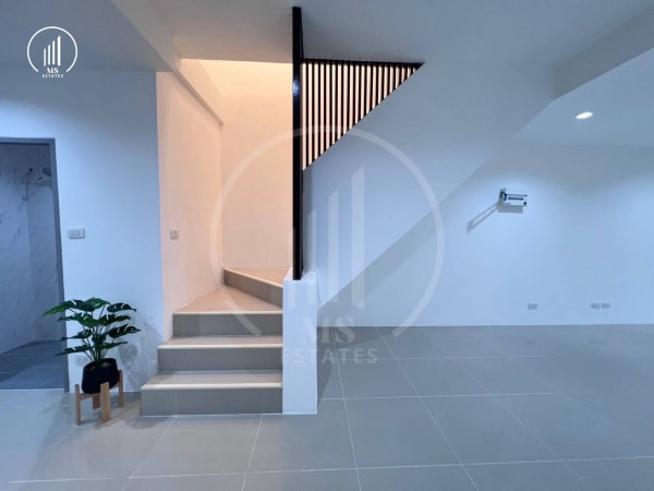 Image of Golden Ville 5  - HSMP1699