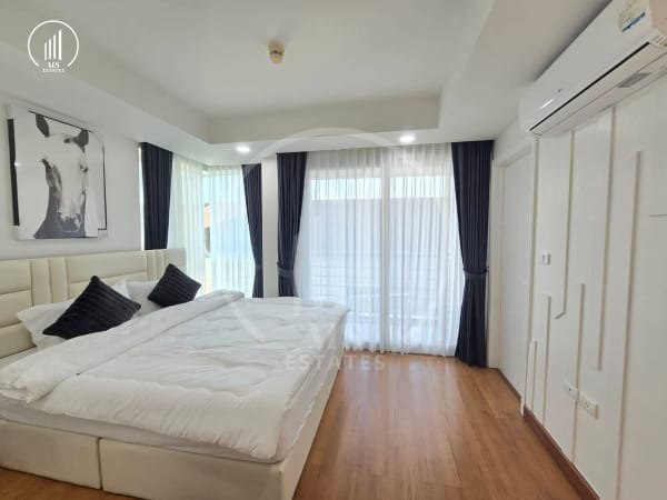 Main image of  The Royal Place - CSMP2346