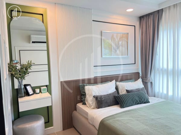 Main image of Royal Place Condominium - CSMP2250