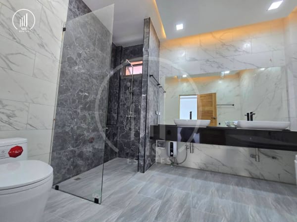 Main image of Stunning Two-Story Detached House - VSCL2044