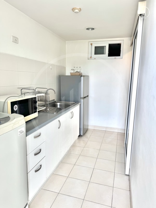 Main image of Royal Place Condominium - CRMP1570