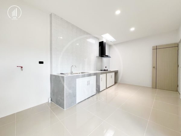 Image of Single-Story Semi-Detached House for Sale - HSCL2714