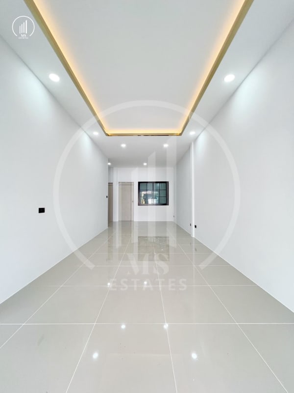 Image of Single-Story Semi-Detached House for Sale - HSCL2714