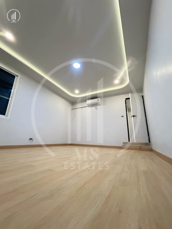 Main image of Sin Suk thani - HSTL2150