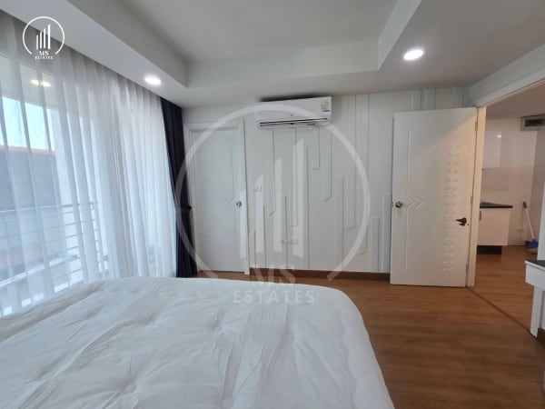 Main image of  The Royal Place - CSMP2346