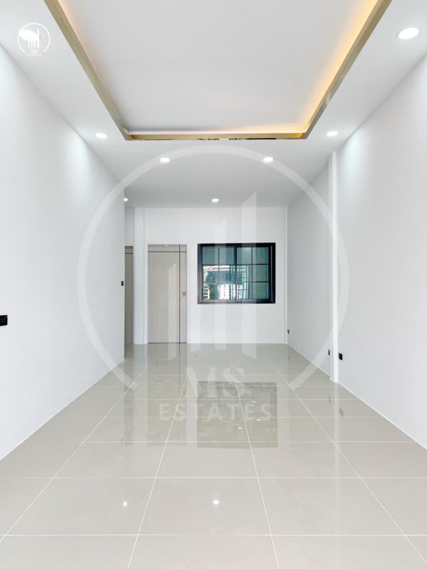 Image of Single-Story Semi-Detached House for Sale - HSCL2714