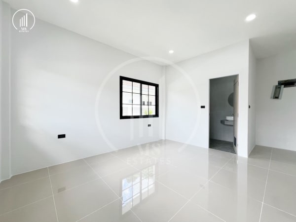 Image of Single-Story Semi-Detached House for Sale - HSCL2714