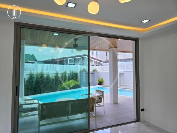 Main image of Stunning Two-Story Detached House - VSCL2044