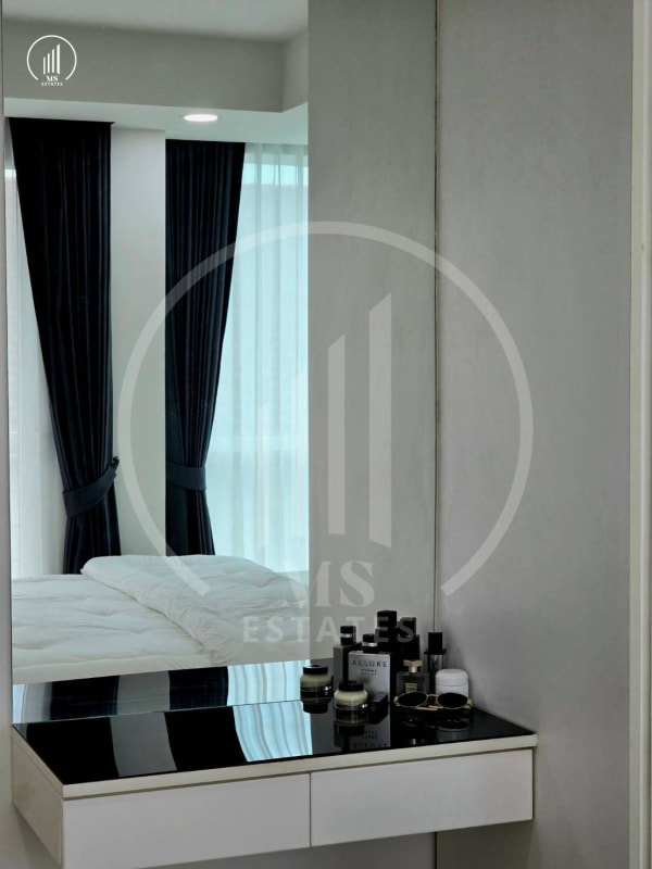 Main image of The Royal Place - CSMP2333