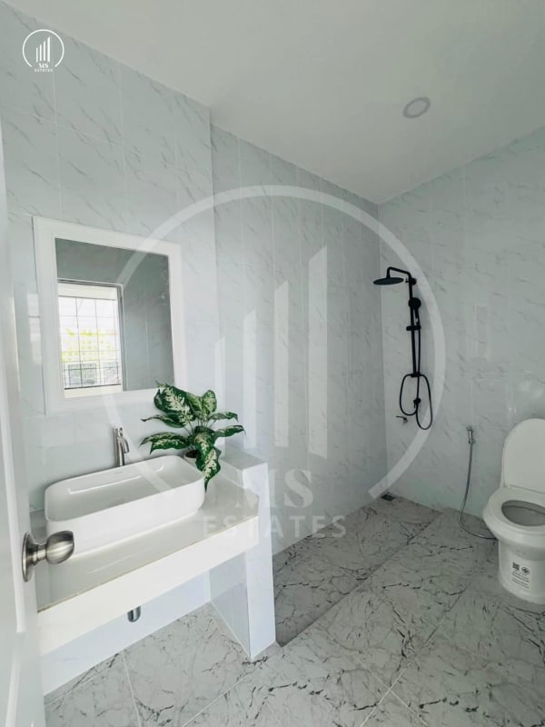 Main image of Sri Suchart - HSMP2035