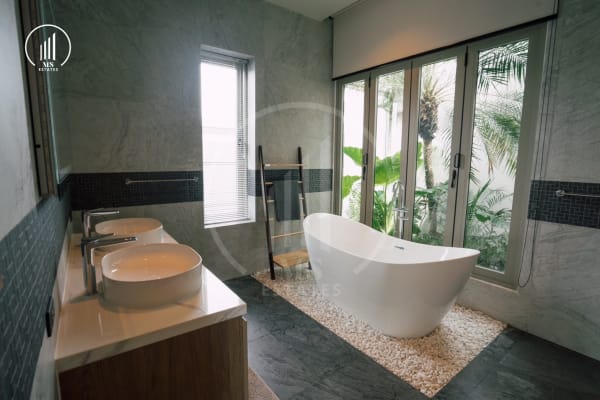 Image of Alisha Forest Thalang - VSTL1603