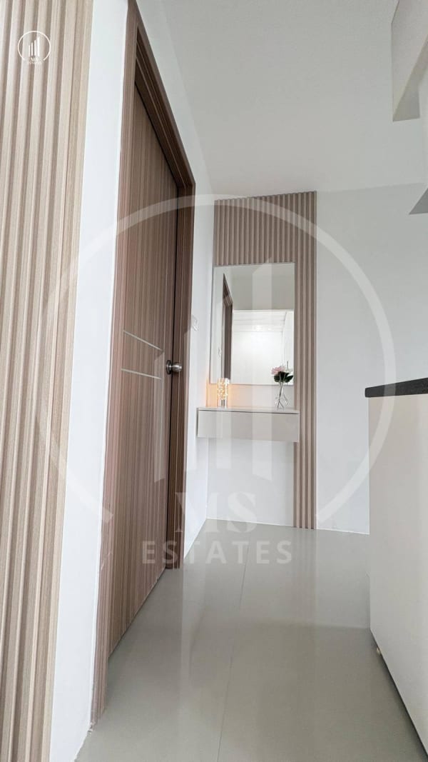 Image of The Royal Place Condominium - CRMP2928