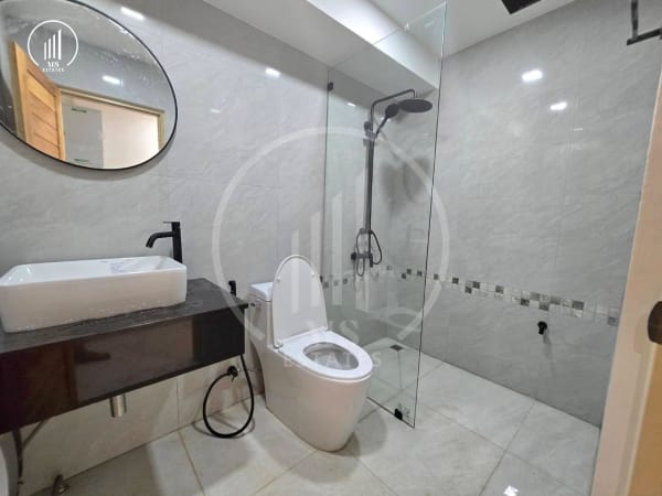 Main image of Stunning Two-Story Detached House - VSCL2044