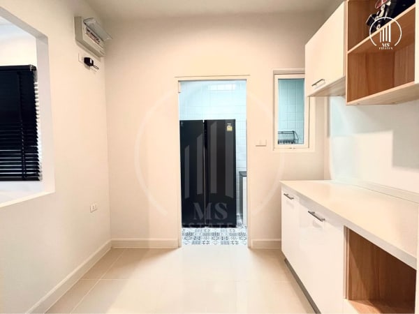 Main image of Anasiri Pa Khlok - HRPK1522