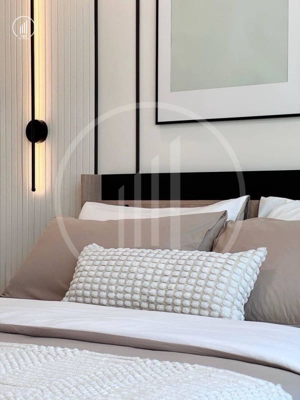 Image of The Royal Place - CRMP2586