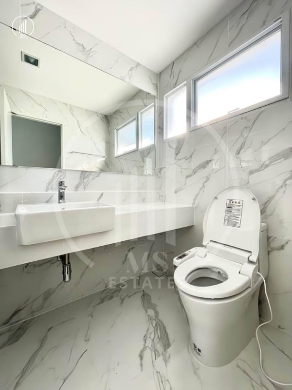 Main image of 88 Land & Houses - HRKK2004