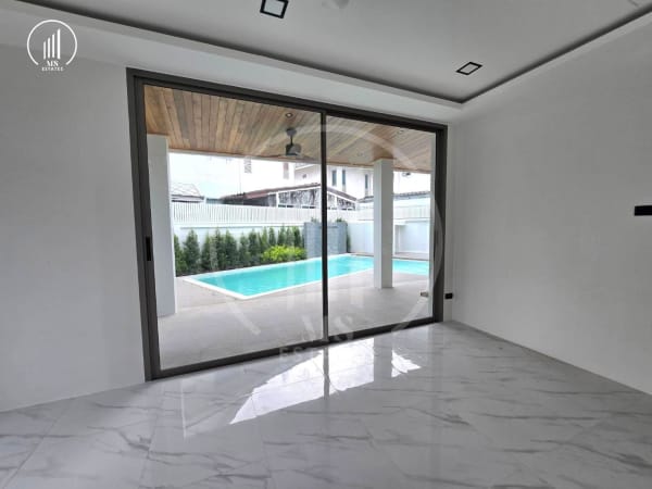 Main image of Stunning Two-Story Detached House - VSCL2044