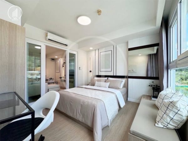Image of The Royal Place - CRMP2586