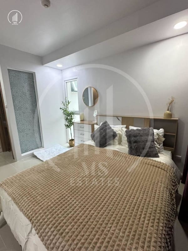 Image of The Royal Place Condominium - CRMP2929