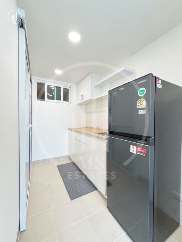 Main image of Royal Place Condominium - CSMP2868