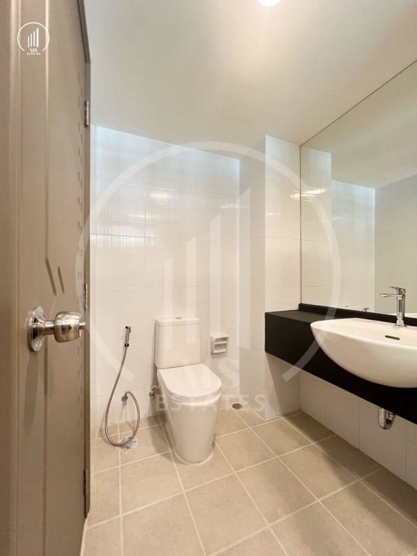 Main image of Royal Place Condominium - CSMP2868