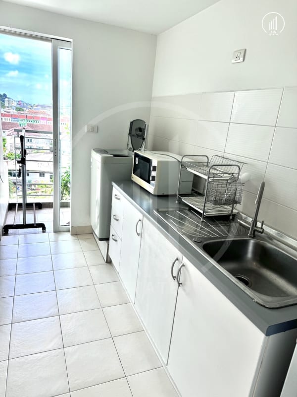 Main image of Royal Place Condominium - CRMP1570