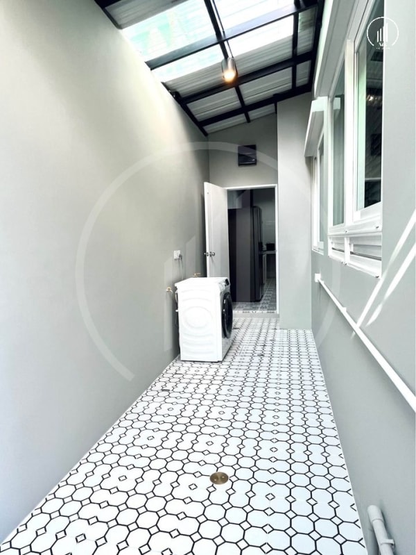 Main image of Anasiri Pa Khlok - HRPK1522