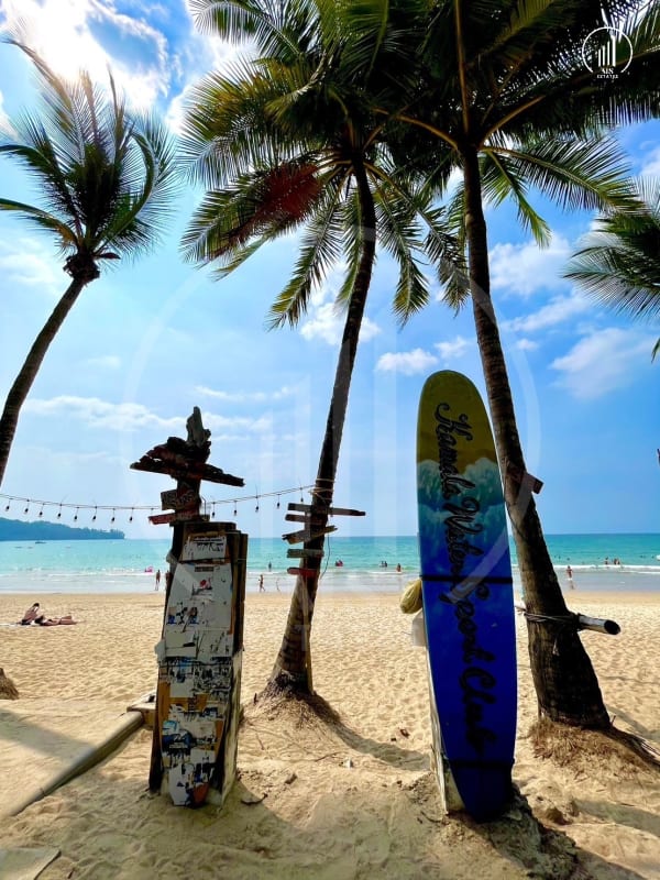 Main image of White Modern Pool Villain Kamala - VRKM1381