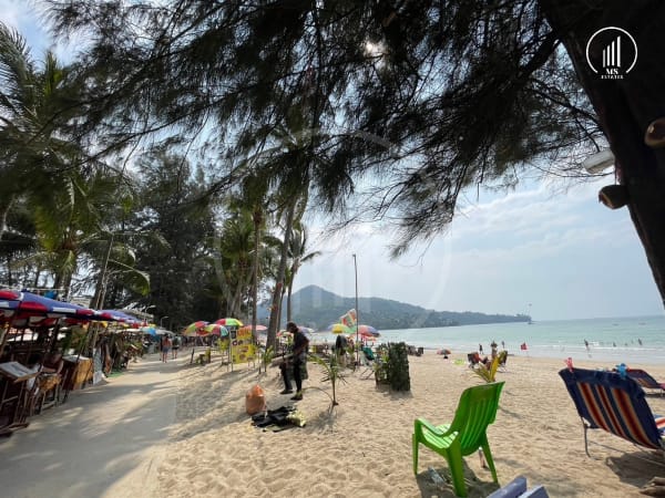 Main image of White Modern Pool Villain Kamala - VRKM1381