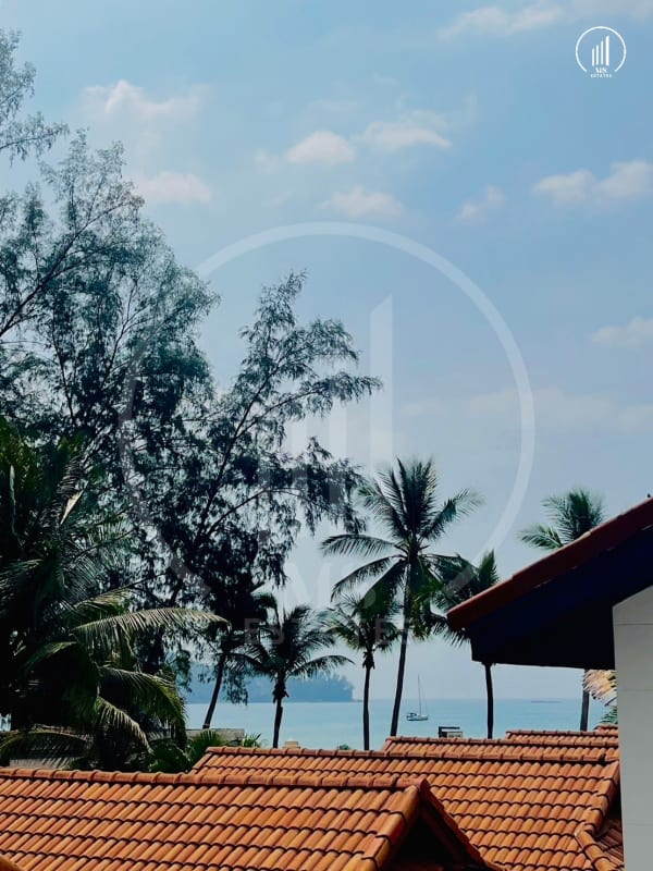 Main image of White Modern Pool Villain Kamala - VRKM1381