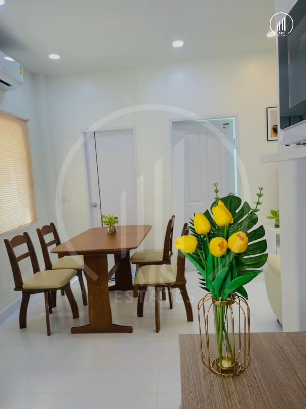 Main image of White Modern Pool Villain Kamala - VRKM1381