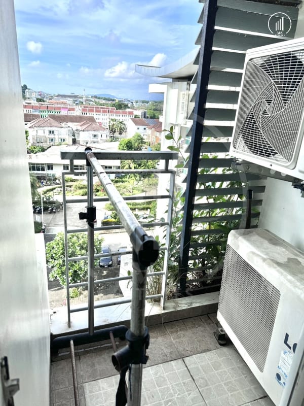 Main image of Royal Place Condominium - CRMP1570