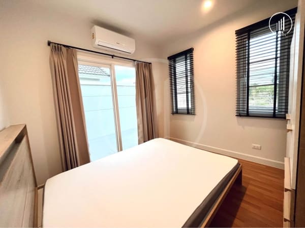 Main image of Anasiri Pa Khlok - HRPK1522