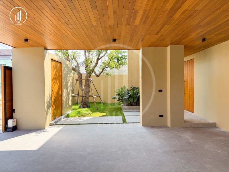 Image of the Listing Luxury Lakefront Pool Villa ,  Chalong - VRCL3046 in Chalong