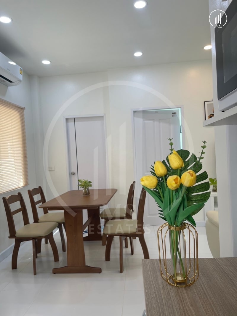 Image of the Listing White Modern Pool Villain Kamala - VRKM1381 in Kamala