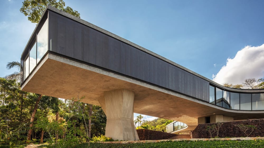 Casa Xingu — glazed facade and outdoor living — Minas Gerais