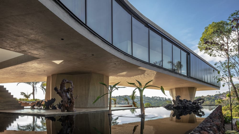 Casa Xingu — interior living — Atlantic forest view