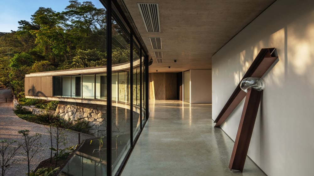 Casa Xingu — concrete detail and forest edge
