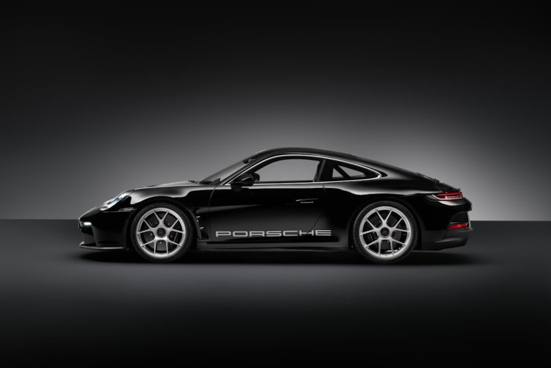 Porsche 911 S/T — Jet Black — side profile — official press photography