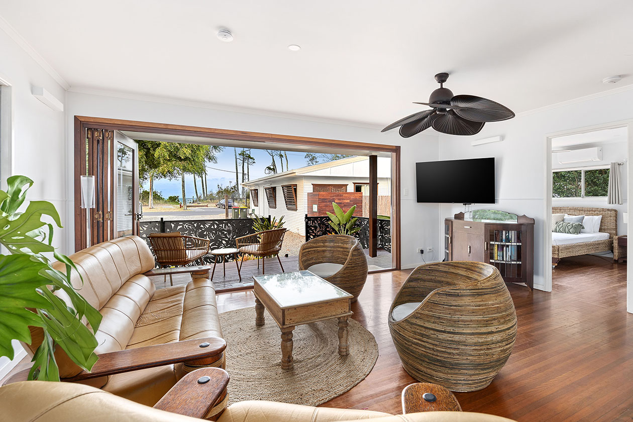 Vila Paus beachfront villa on the Urangan Esplanade, moments from Hervey Bay whale watching marina