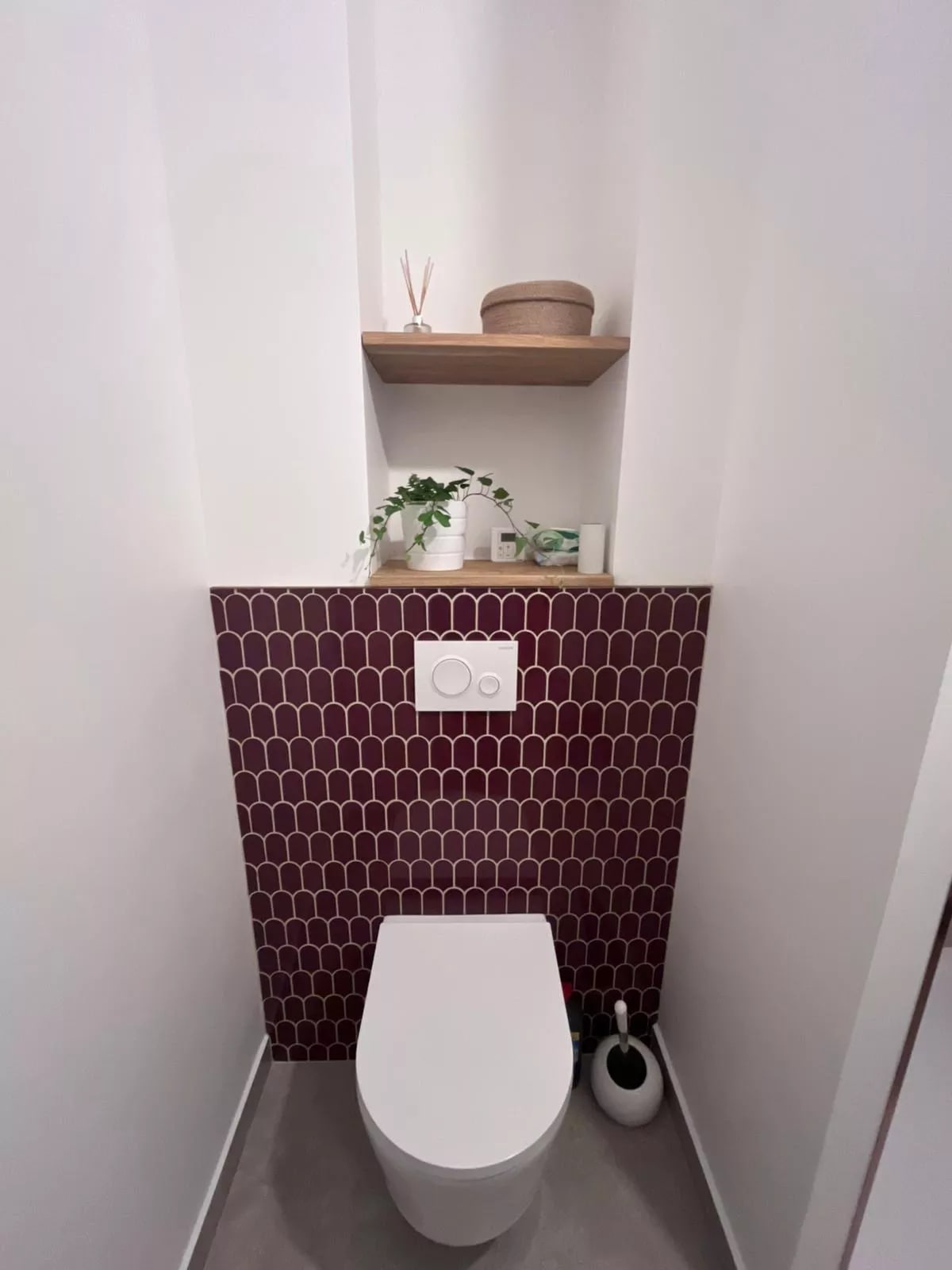 WC suspendu noir sur bâti-support après rénovation — Corcoué-sur-Logne