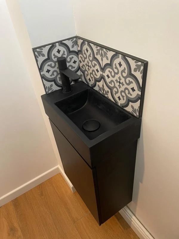 Résultat final — Pose d'une vasque noire avec création du point d'eau