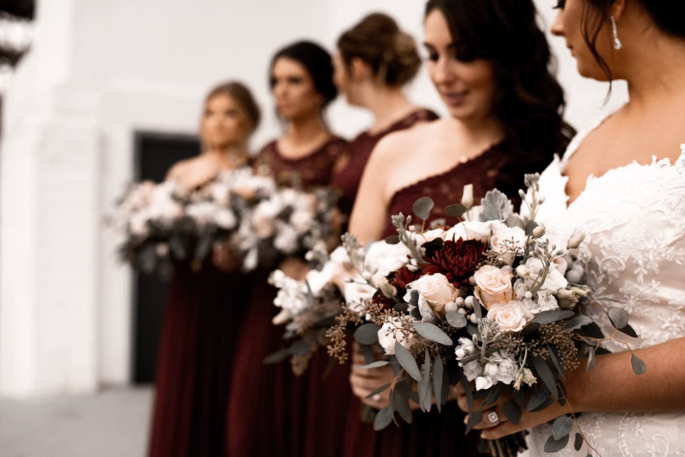 Comment organiser son mariage depuis chez soi ? demoisselles
