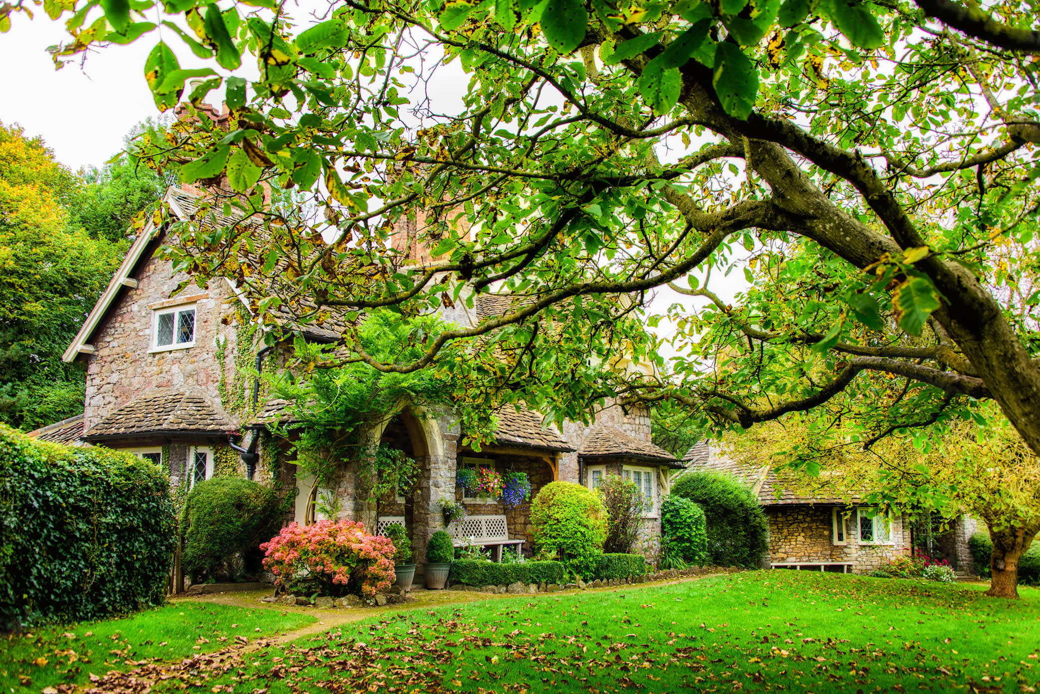 a-quaint-english-cottage-in-autumn-2021-08-26-17-06-02-utc