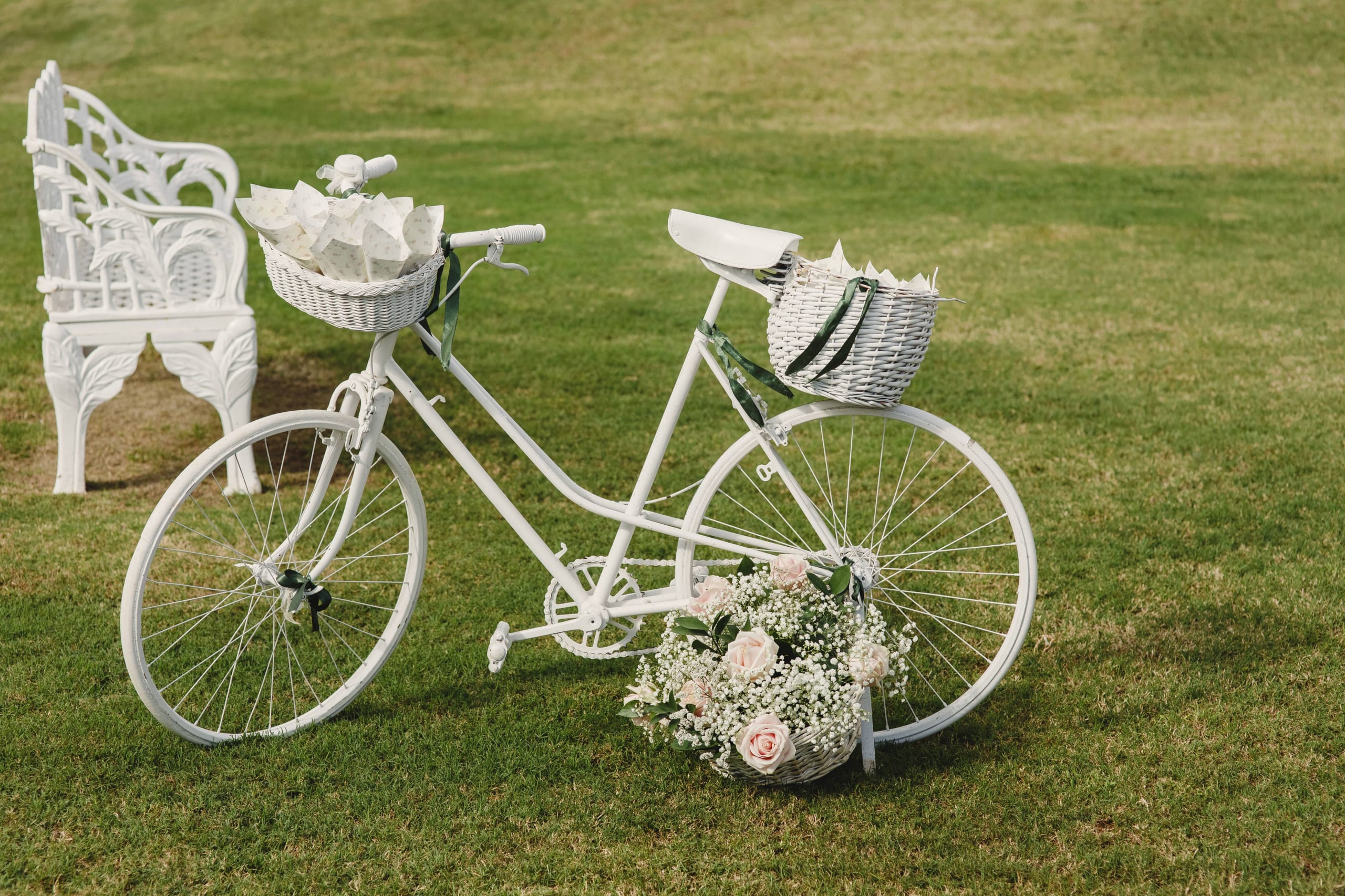 vintage-bicycle-decorated-at-a-wedding-2022-05-06-02-50-28-utc