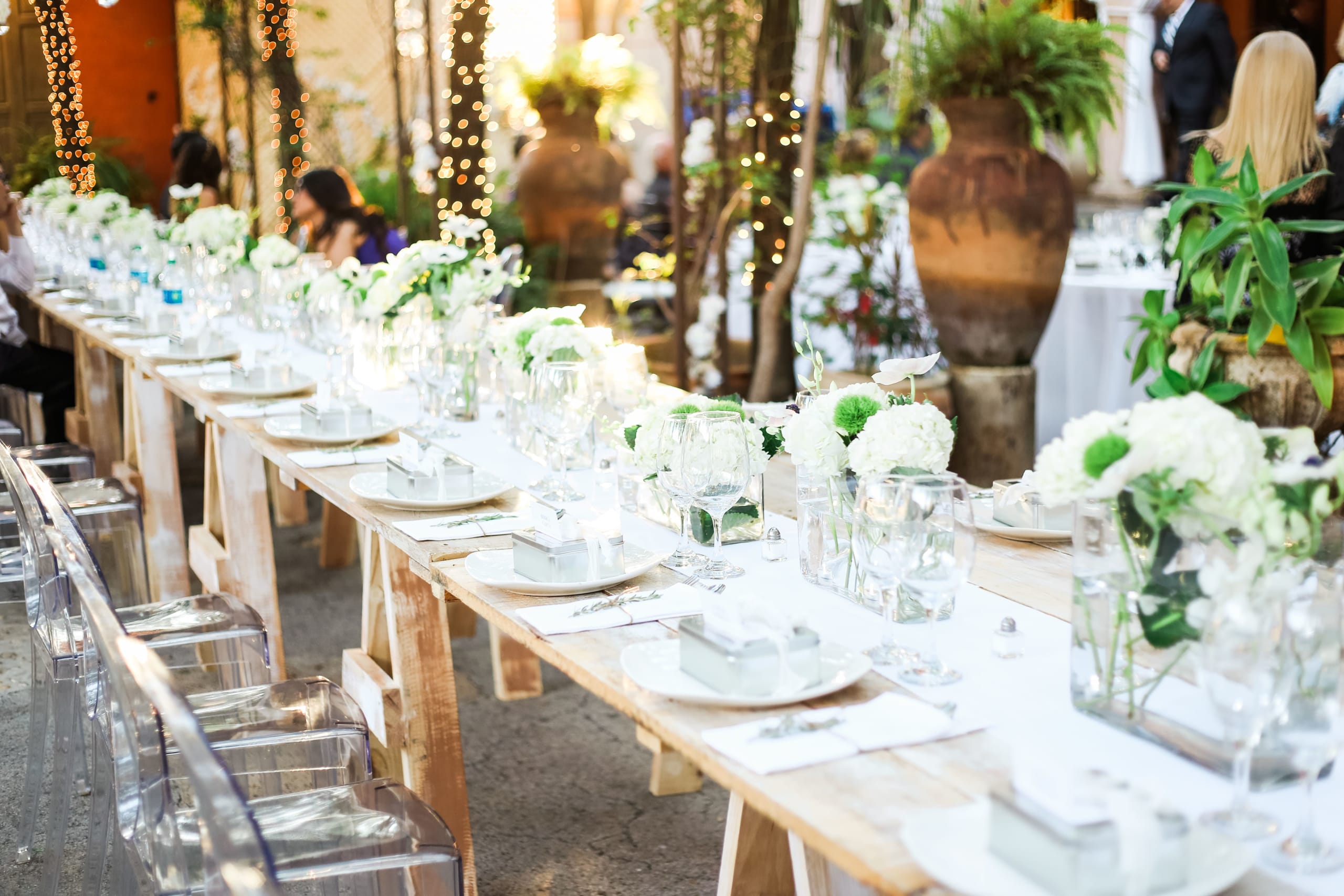 details-from-an-outdoor-wedding-2021-08-29-00-57-48-utc
