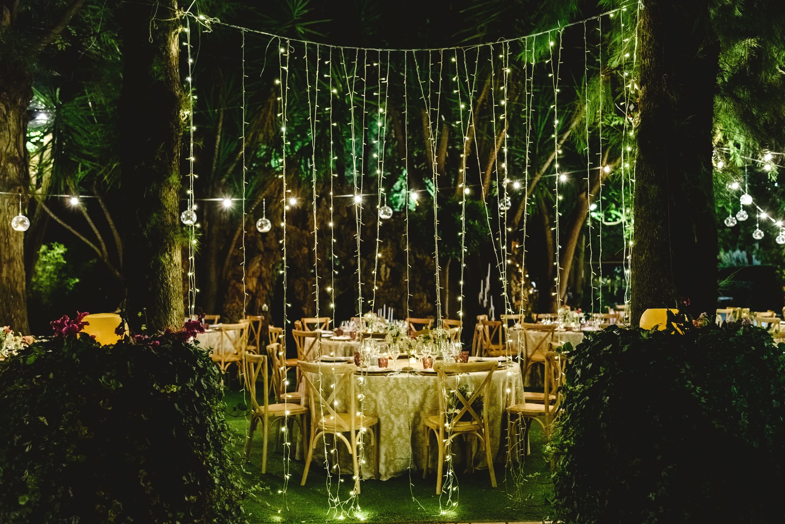 beautiful-decoration-for-a-night-wedding-illumina-2022-06-21-05-22-29-utc